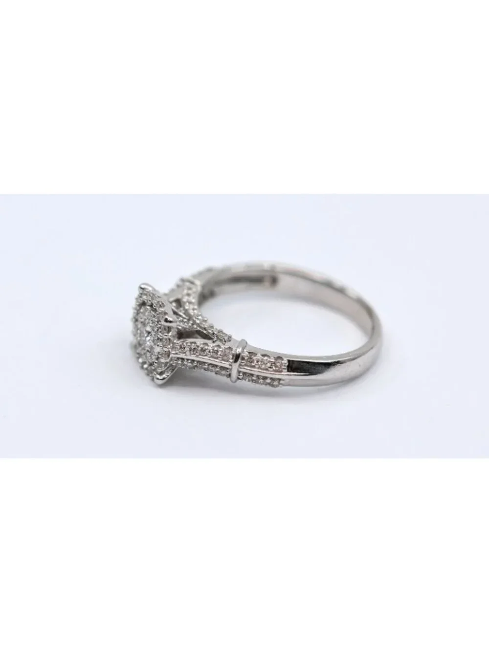 Beautiful 10K White Gold Round Cut Diamond Double Halo Engagement Ring - Size 7